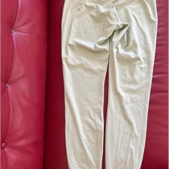 Lululemon Wunder Under High-Rise Tight 25"
Creamy Mint Size 8 - Picture 2 of 2